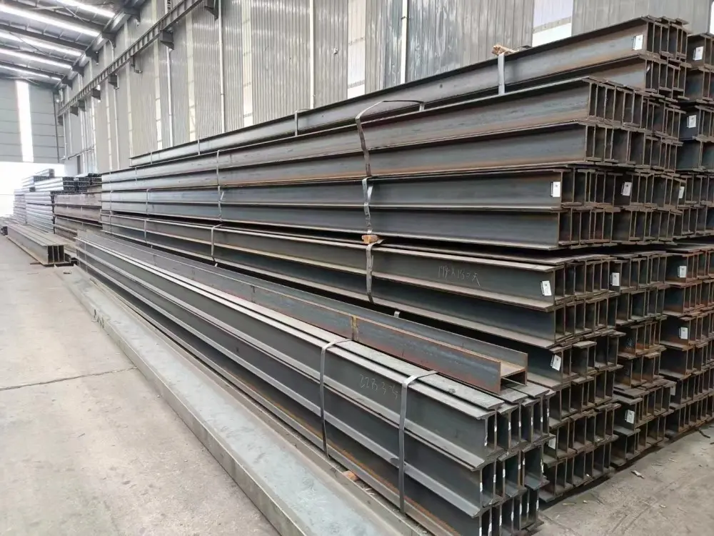 The sales of different types of steel in the first half of the year were like a world of extremes