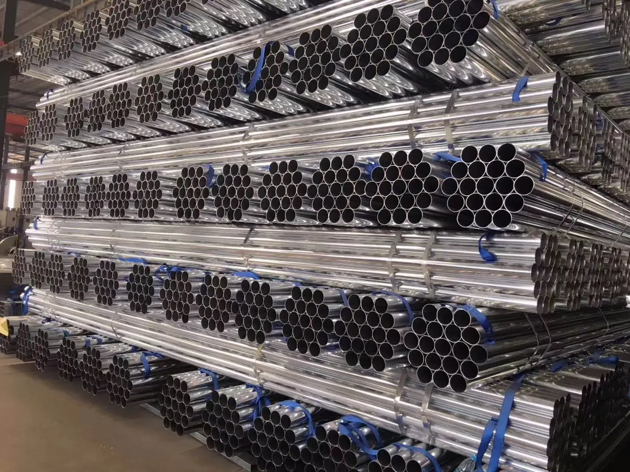Galvanized round pipe3.jpg
