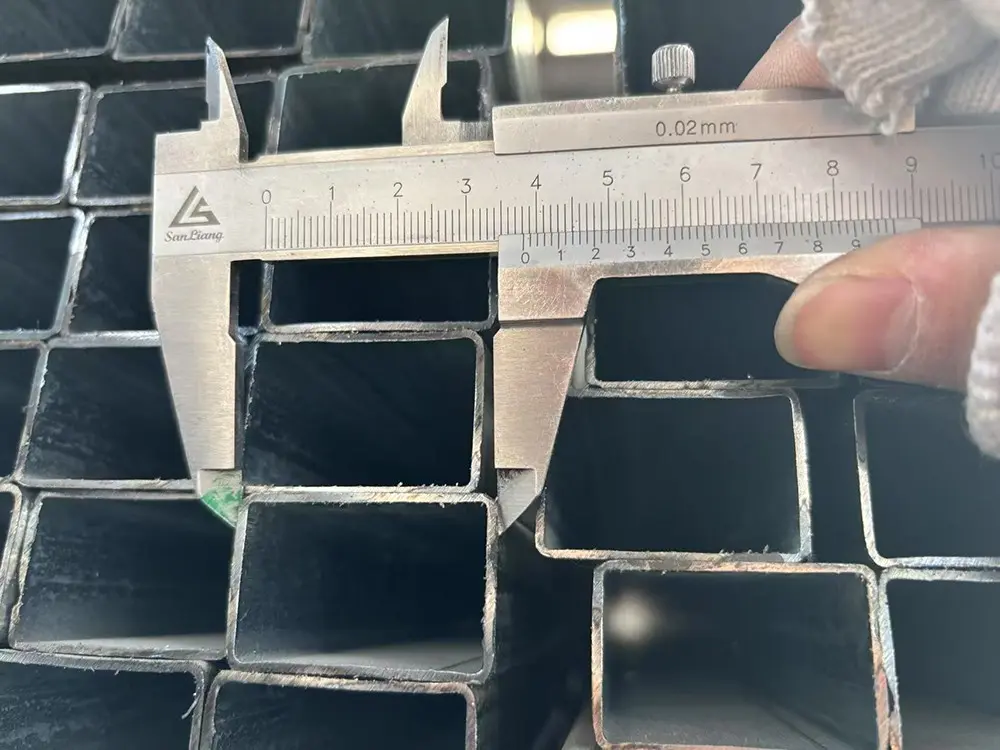 Straight And Corrosion-Resistant Galvanized Rectangular Steel Pipe For Construction (2)