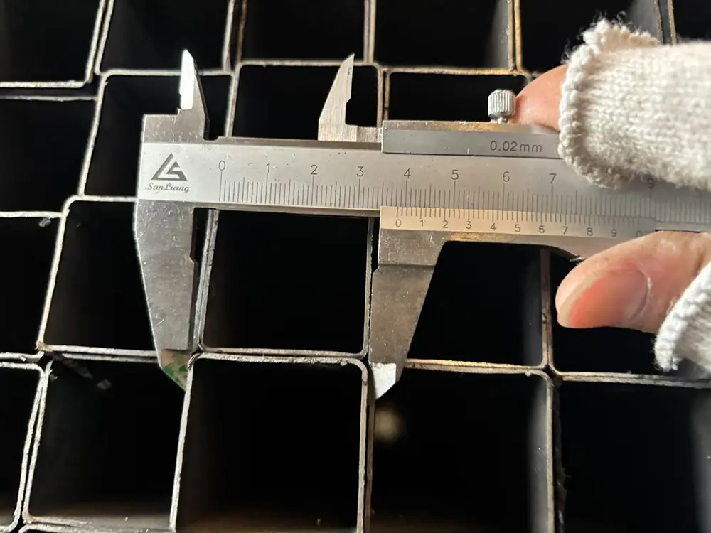 Excellent Q195 Q235 Black Square Steel Pipe (1)