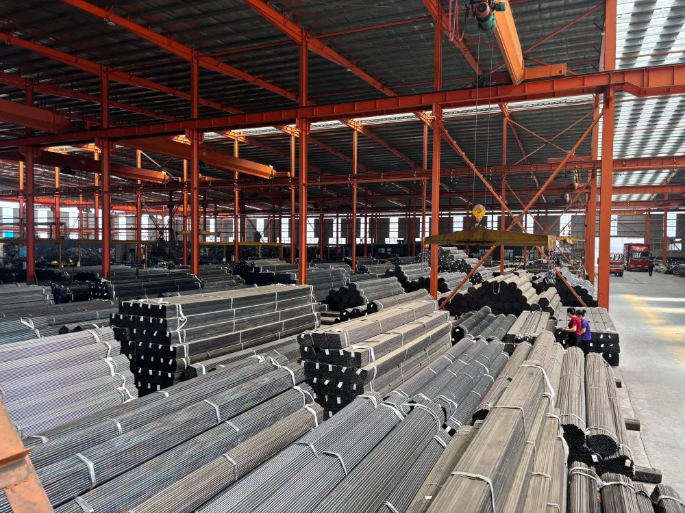 BLACK ROUND PIPE (10)
