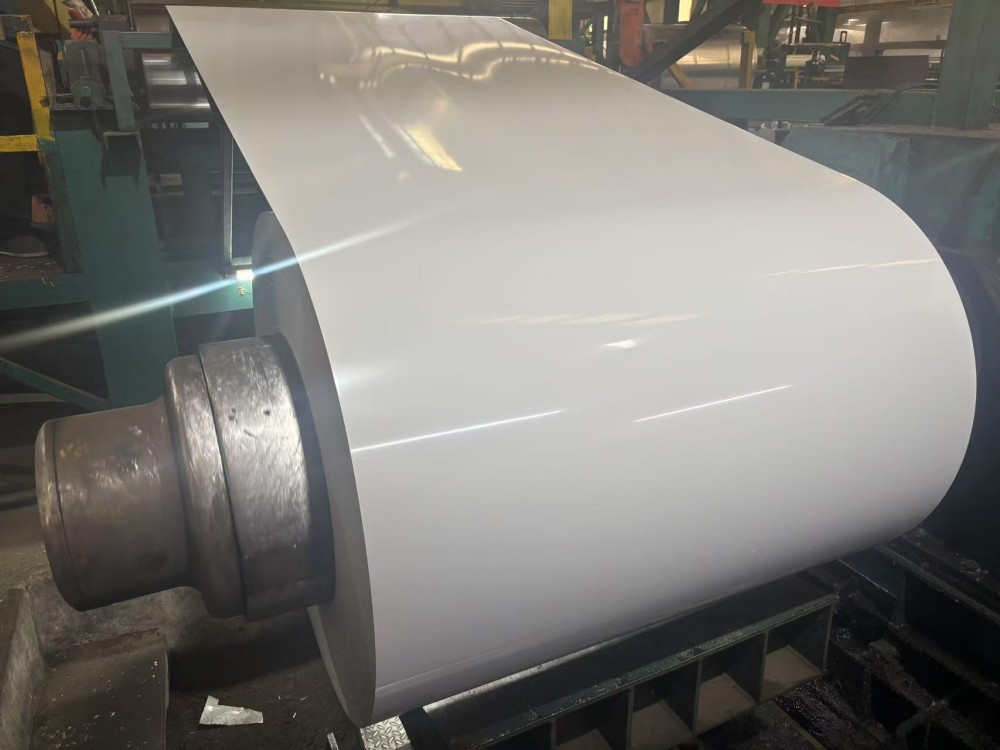 Top quality PPGI Coil 12/5um that have a long service and good price