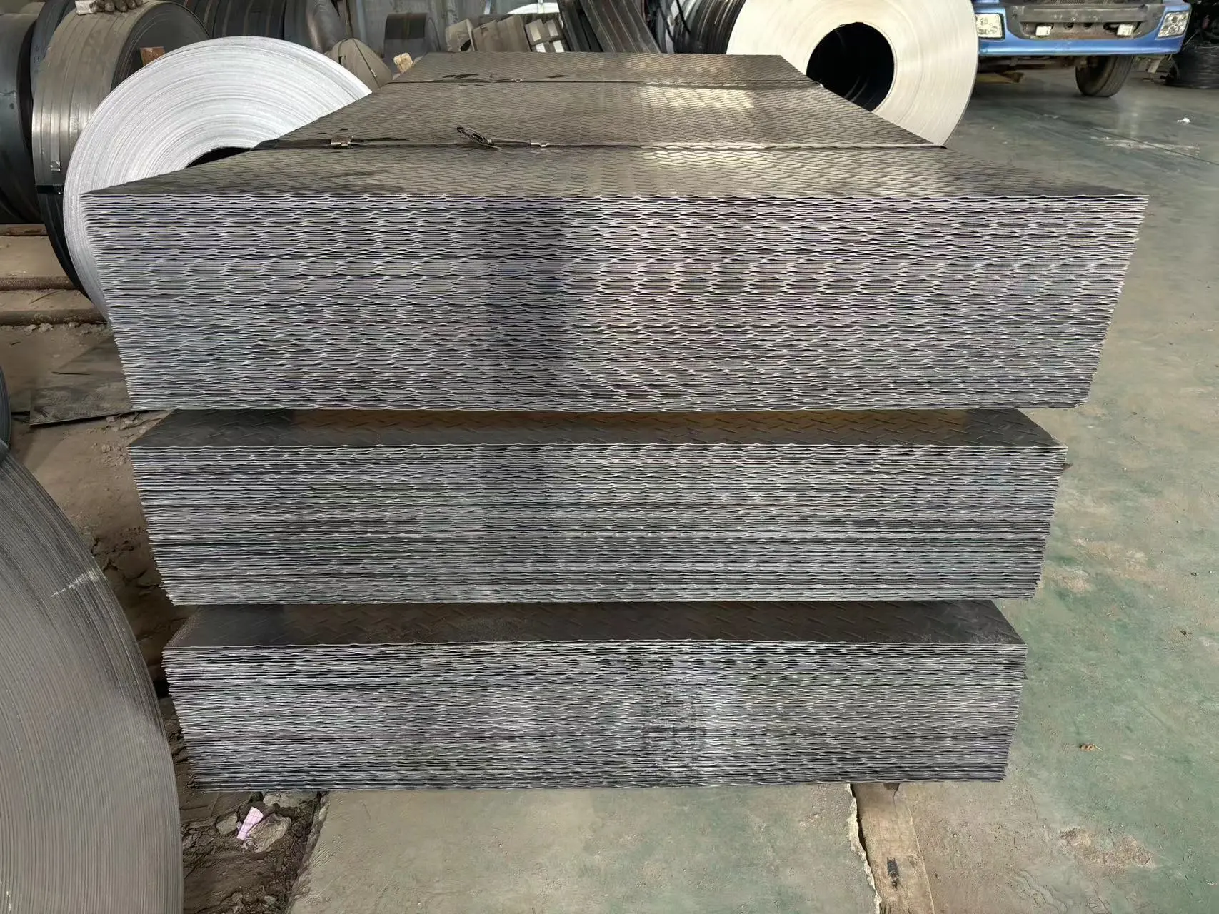 Steel plates of various shapes and patterns - single leaf, double leaf, multiple leaf, etc-1